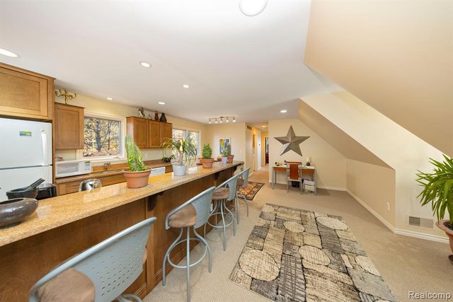 4326 Commerce Road, Orchard Lake, MI 48324