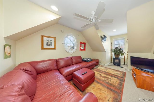 4326 Commerce Road, Orchard Lake, MI 48324