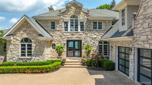 4326 Commerce Road, Orchard Lake, MI 48324