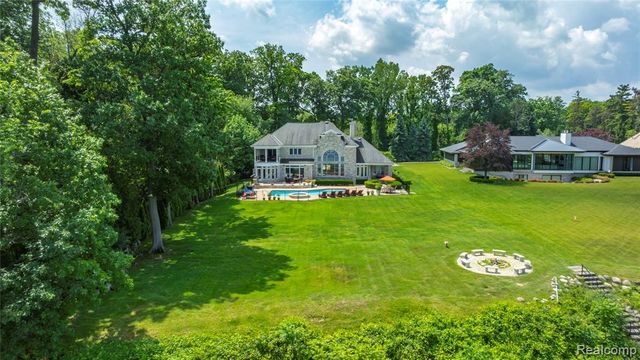 4326 Commerce Road, Orchard Lake, MI 48324