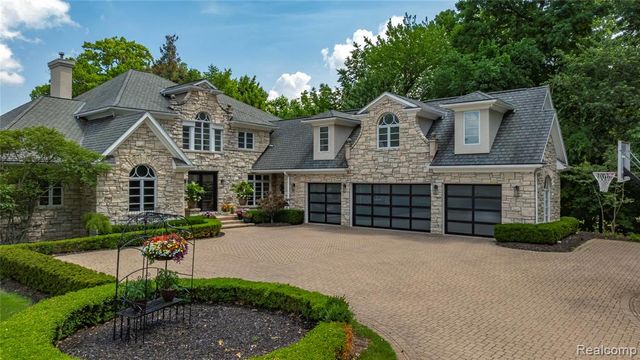4326 Commerce Road, Orchard Lake, MI 48324