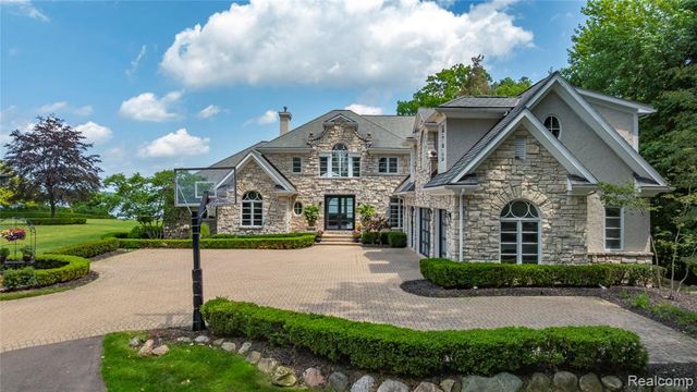 4326 Commerce Road, Orchard Lake, MI 48324