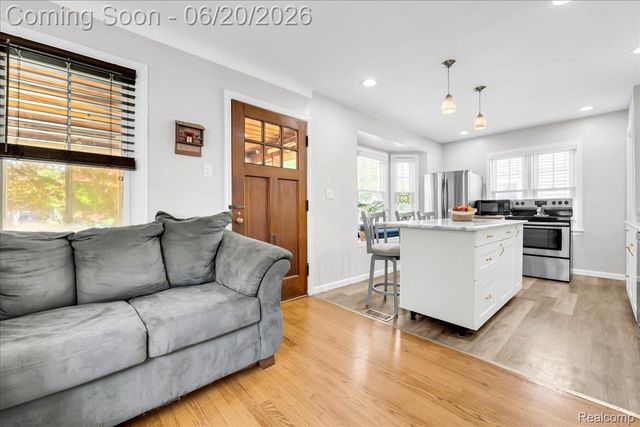 1009 Harvard Road, Berkley, MI 48072