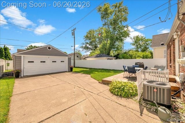 1009 Harvard Road, Berkley, MI 48072