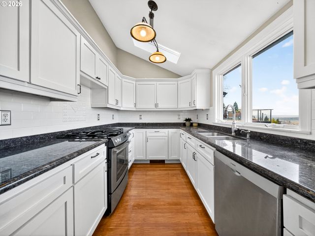 294 Nw MACLEAY Blvd, Portland, OR 97210