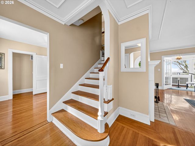 294 Nw MACLEAY Blvd, Portland, OR 97210