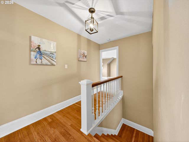 294 Nw MACLEAY Blvd, Portland, OR 97210