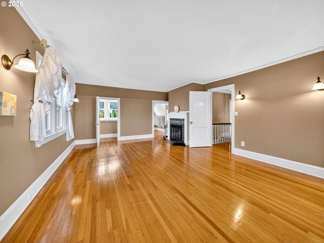 294 Nw MACLEAY Blvd, Portland, OR 97210