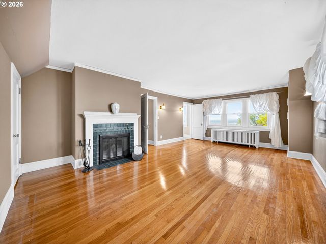 294 Nw MACLEAY Blvd, Portland, OR 97210