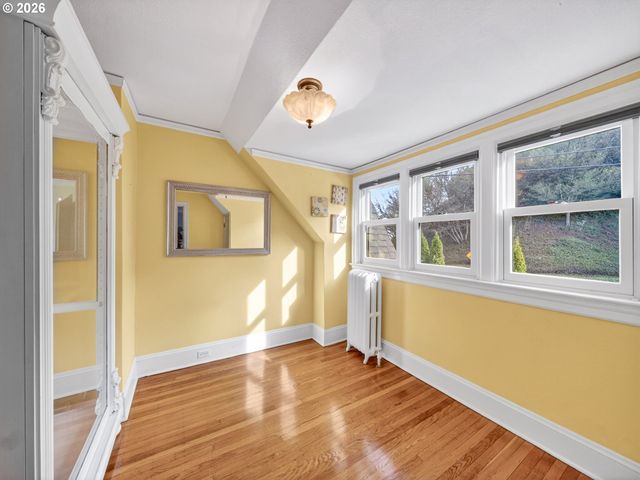 294 Nw MACLEAY Blvd, Portland, OR 97210