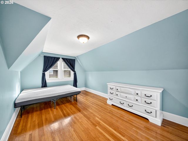 294 Nw MACLEAY Blvd, Portland, OR 97210