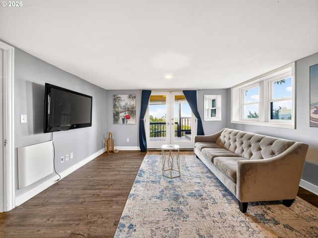 294 Nw MACLEAY Blvd, Portland, OR 97210