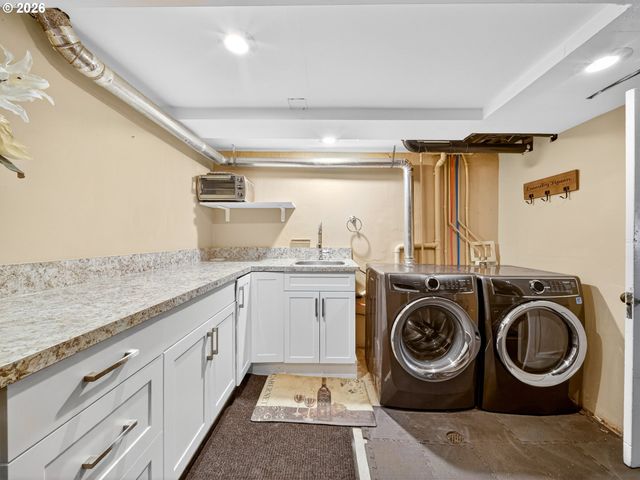 294 Nw MACLEAY Blvd, Portland, OR 97210