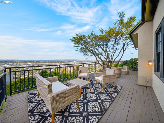 294 Nw MACLEAY Blvd, Portland, OR 97210