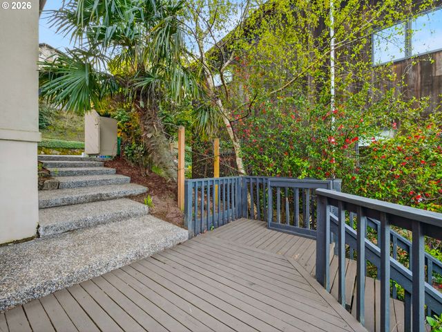 294 Nw MACLEAY Blvd, Portland, OR 97210