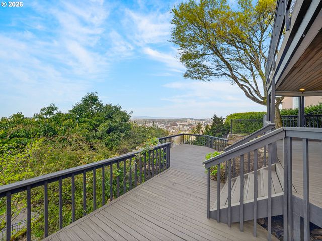 294 Nw MACLEAY Blvd, Portland, OR 97210