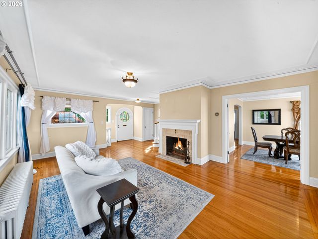 294 Nw MACLEAY Blvd, Portland, OR 97210