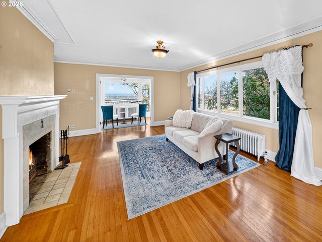 294 Nw MACLEAY Blvd, Portland, OR 97210