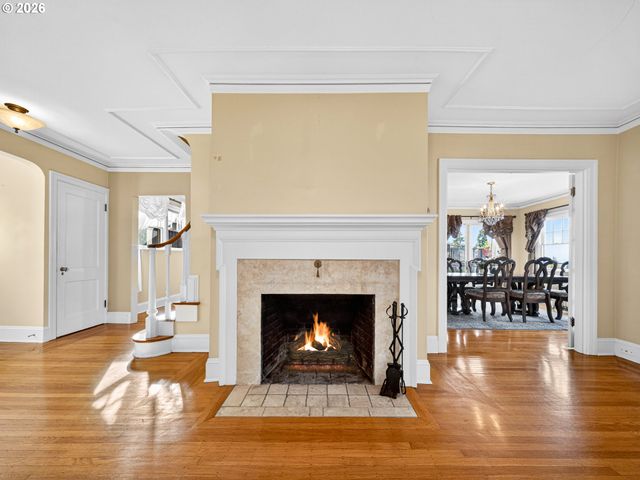 294 Nw MACLEAY Blvd, Portland, OR 97210