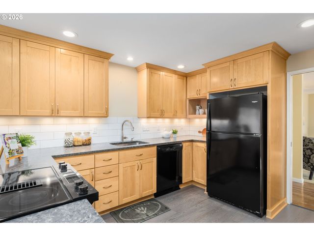 10275 Sw CYNTHIA St, Beaverton, OR 97008