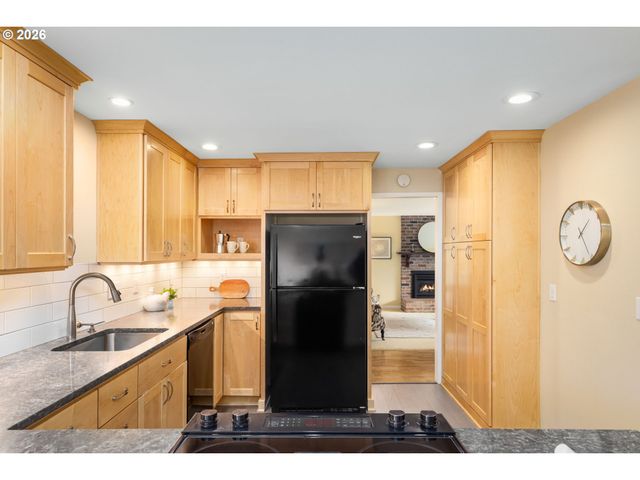 10275 Sw CYNTHIA St, Beaverton, OR 97008