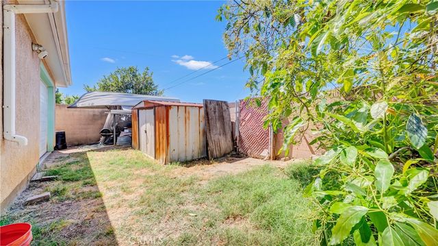 1041 King, Wilmington, CA 90744