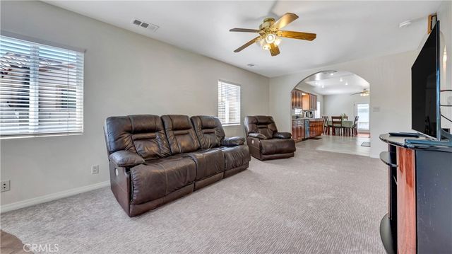 1041 King, Wilmington, CA 90744