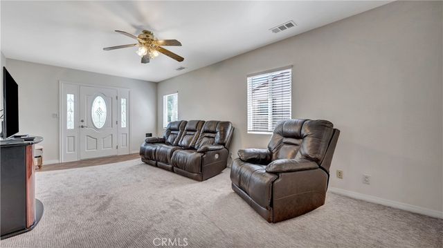 1041 King, Wilmington, CA 90744