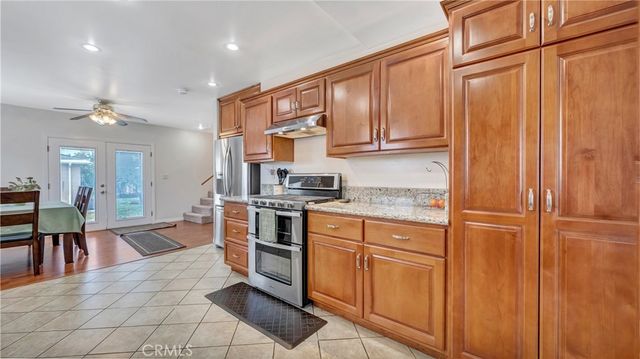 1041 King, Wilmington, CA 90744