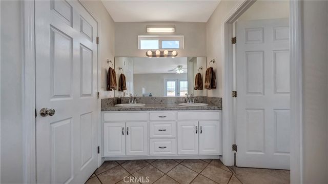 1041 King, Wilmington, CA 90744