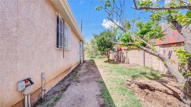 1041 King, Wilmington, CA 90744