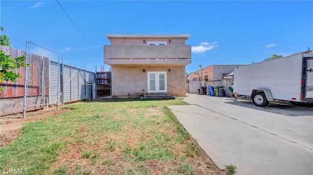 1041 King, Wilmington, CA 90744