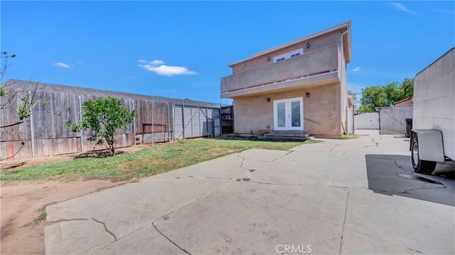 1041 King, Wilmington, CA 90744