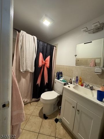 1433 68Th St, North Bergen Twp., NJ 07047