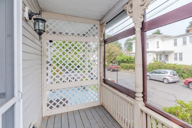 9 Walnut St B, Northampton, MA 01060