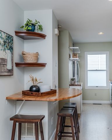 9 Walnut St B, Northampton, MA 01060