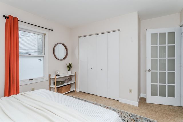 9 Walnut St B, Northampton, MA 01060