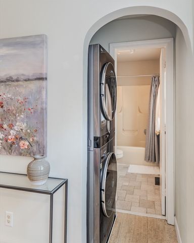 9 Walnut St B, Northampton, MA 01060