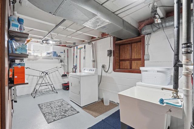 9155 W Park Hill AVENUE, Milwaukee, WI 53226