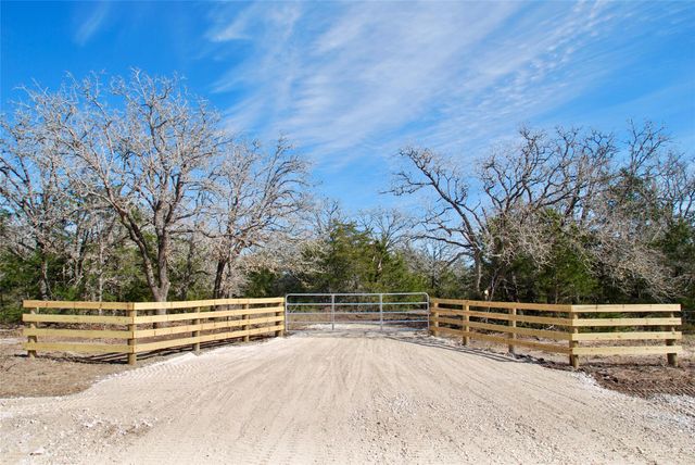 1485 Davis RD, Muldoon, TX 78949