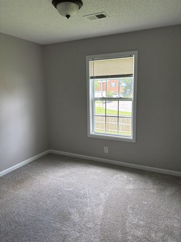 1943 Whirlaway Cir, Clarksville, TN 37042