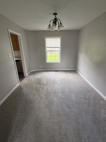 1943 Whirlaway Cir, Clarksville, TN 37042