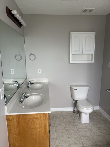 1943 Whirlaway Cir, Clarksville, TN 37042