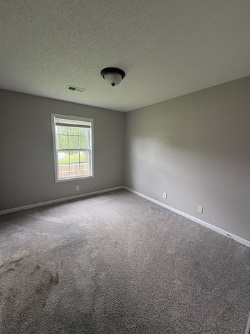 1943 Whirlaway Cir, Clarksville, TN 37042