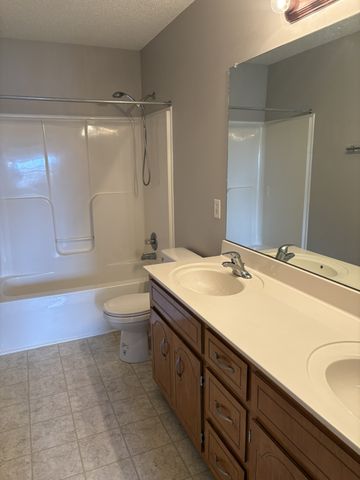 1943 Whirlaway Cir, Clarksville, TN 37042
