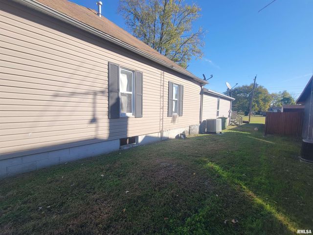 208 N WASHINGTON Street, Hurst, IL 62949