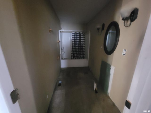 208 N WASHINGTON Street, Hurst, IL 62949