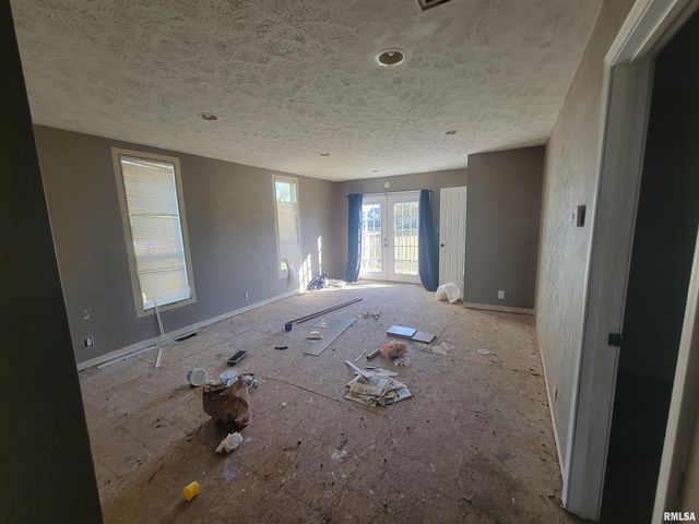 208 N WASHINGTON Street, Hurst, IL 62949