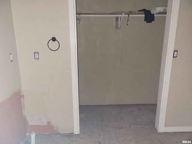 208 N WASHINGTON Street, Hurst, IL 62949