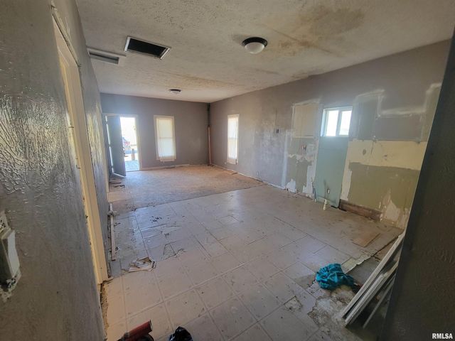 208 N WASHINGTON Street, Hurst, IL 62949